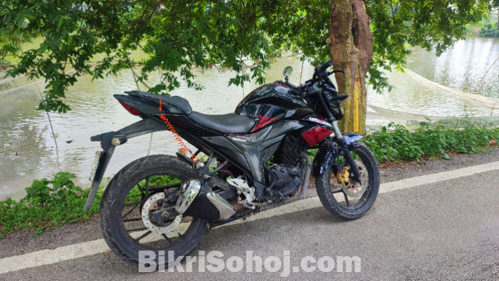 Suzuki gixxer monotone 2017